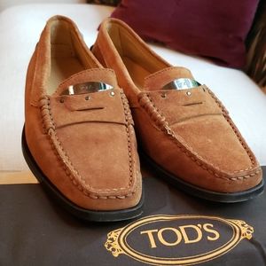 TODS Driver Donna Size 7 camel suede loafer